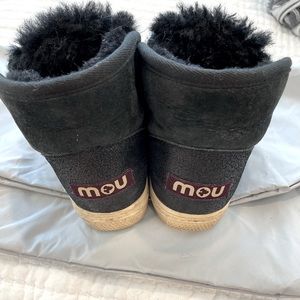 Mou short shearling sneaker boots size 8